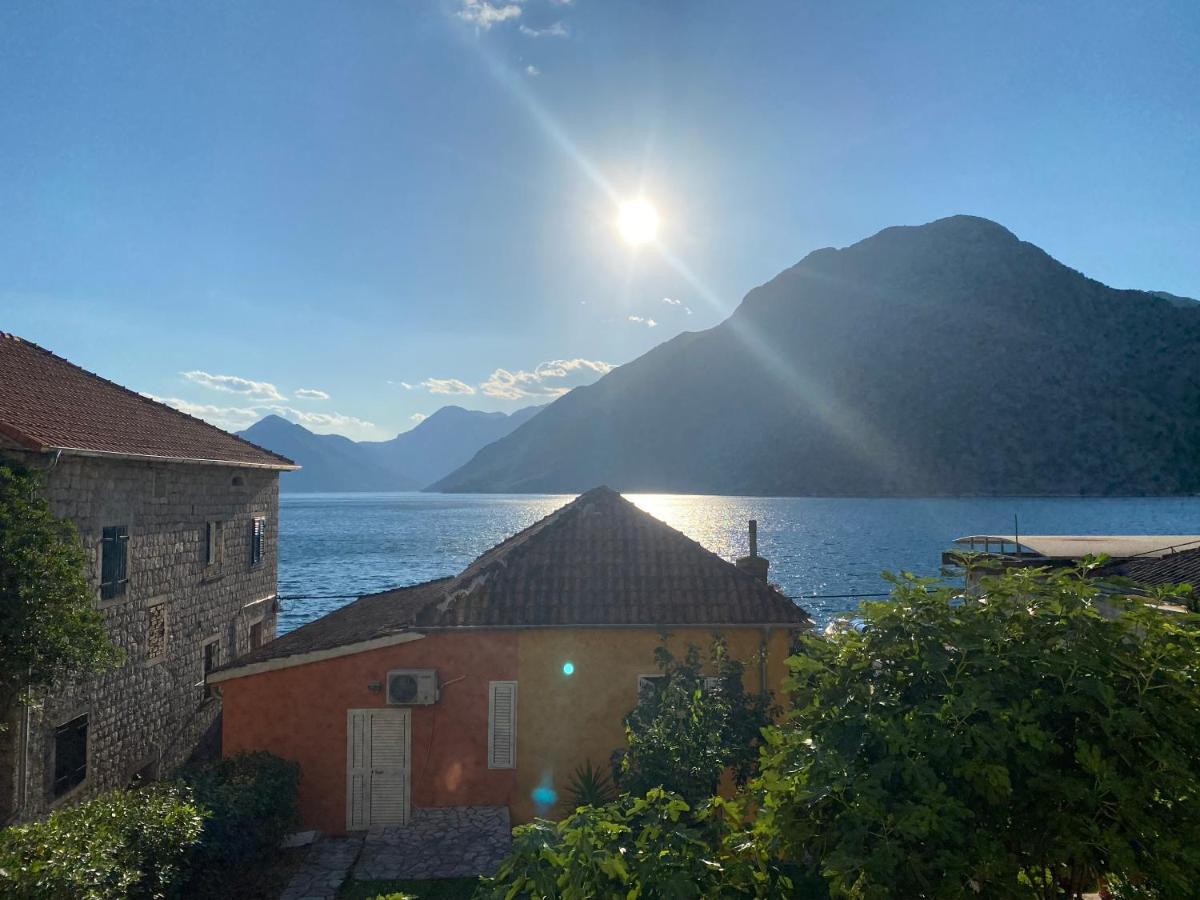 Apartment Caserma Kotor Luaran gambar