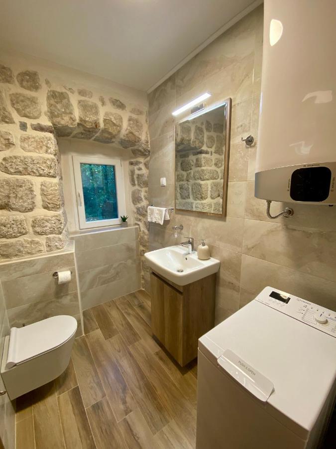 Apartment Caserma Kotor Luaran gambar