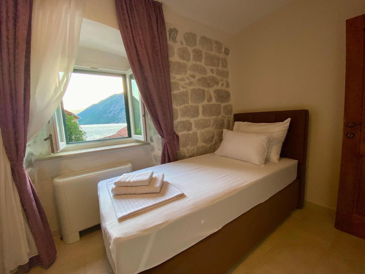 Apartment Caserma Kotor Luaran gambar
