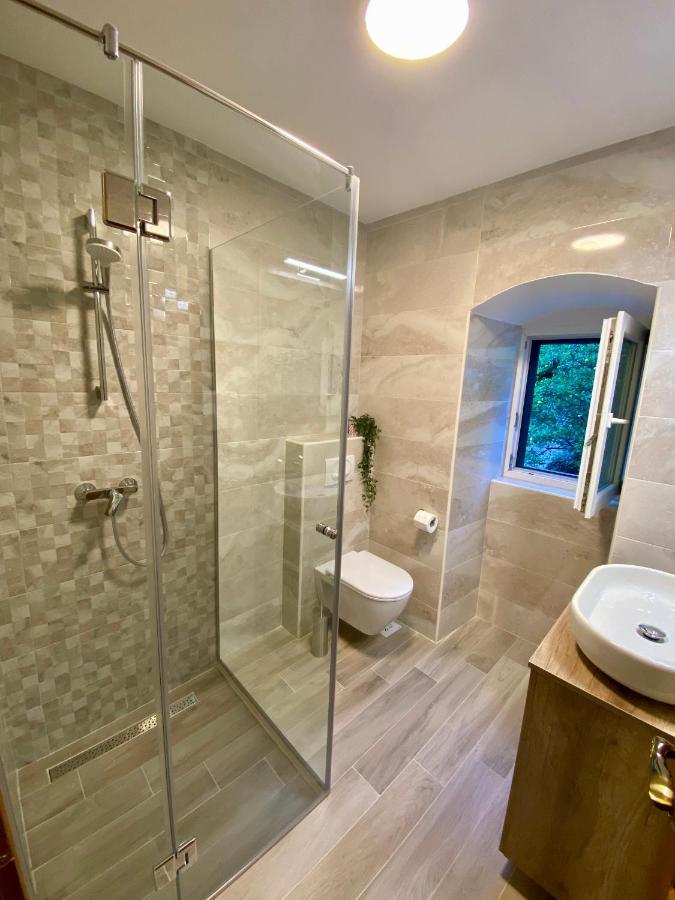 Apartment Caserma Kotor Luaran gambar