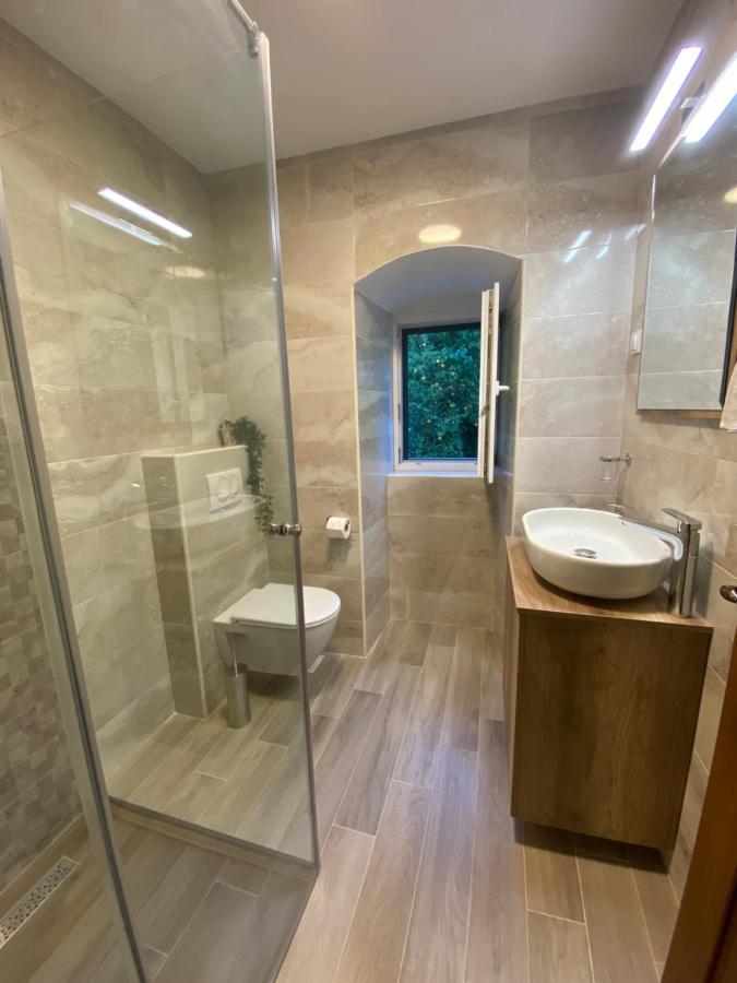 Apartment Caserma Kotor Luaran gambar