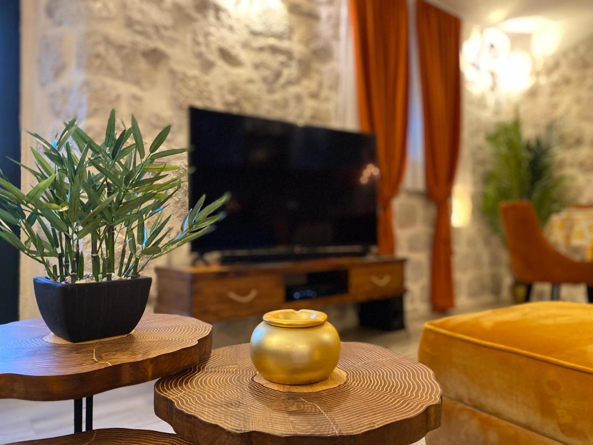 Apartment Caserma Kotor Luaran gambar