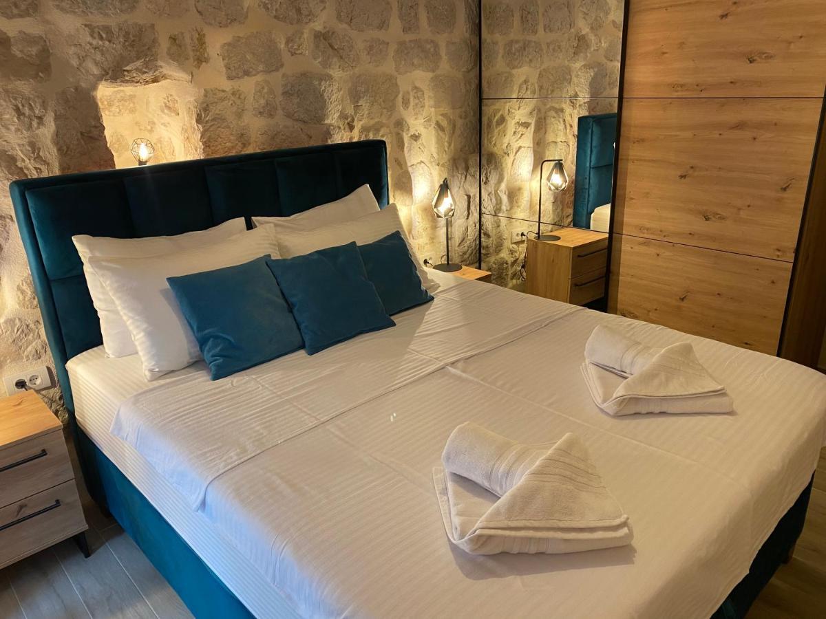 Apartment Caserma Kotor Luaran gambar
