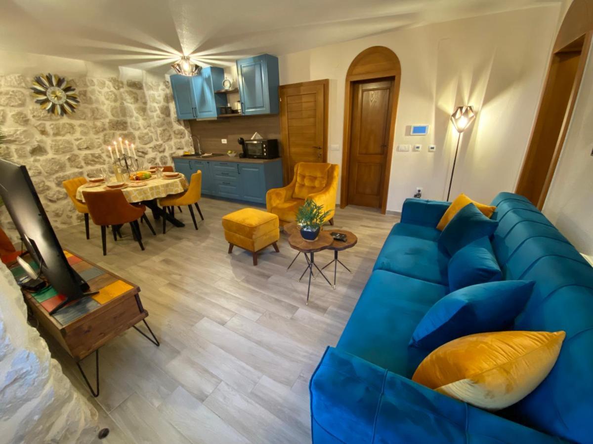 Apartment Caserma Kotor Luaran gambar