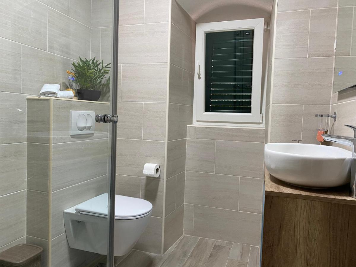 Apartment Caserma Kotor Luaran gambar