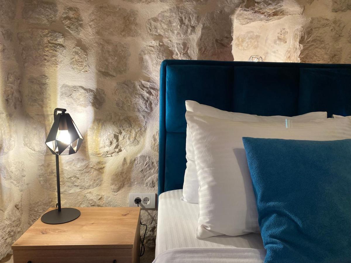 Apartment Caserma Kotor Luaran gambar