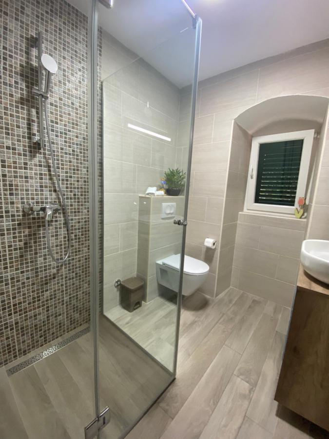 Apartment Caserma Kotor Luaran gambar