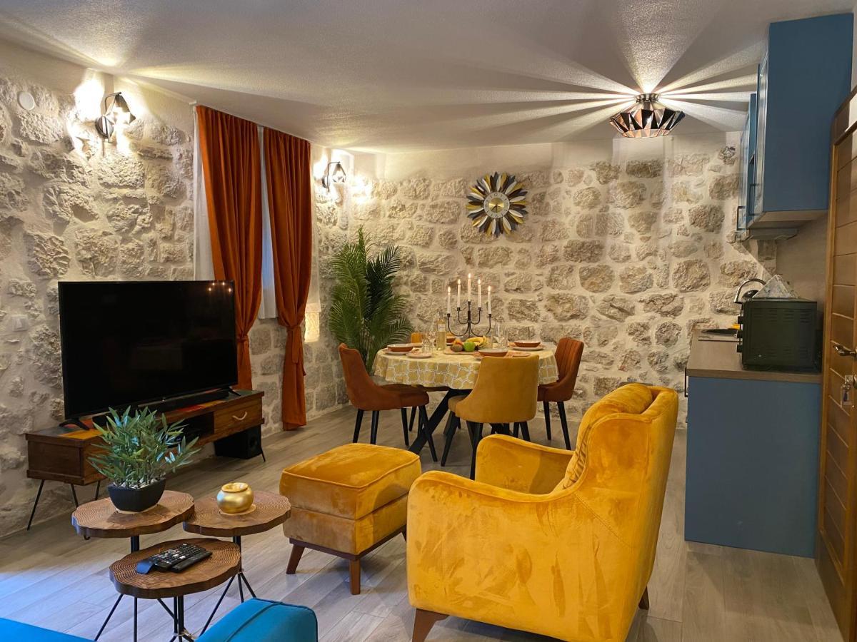 Apartment Caserma Kotor Luaran gambar