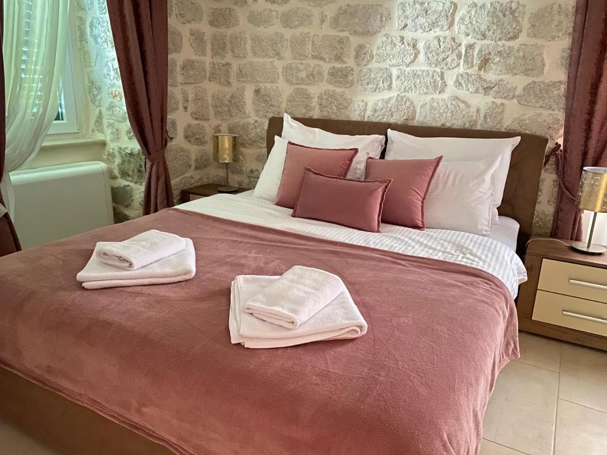 Apartment Caserma Kotor Luaran gambar