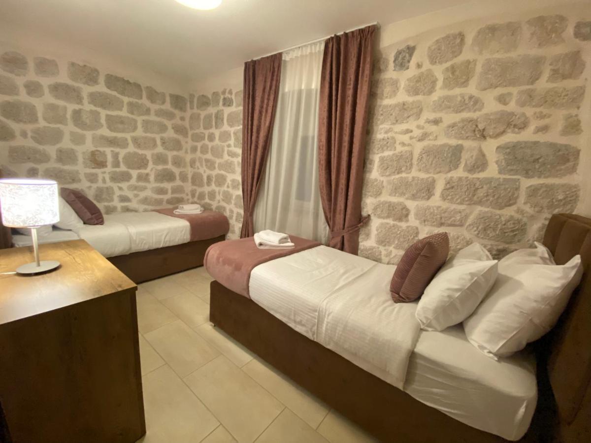 Apartment Caserma Kotor Luaran gambar
