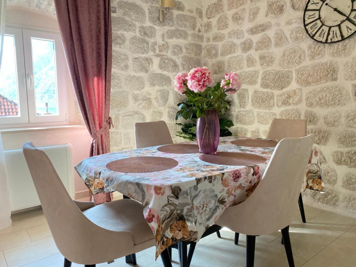Apartment Caserma Kotor Luaran gambar