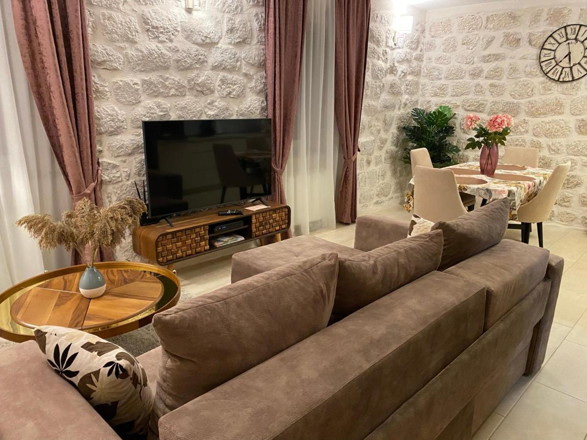 Apartment Caserma Kotor Luaran gambar