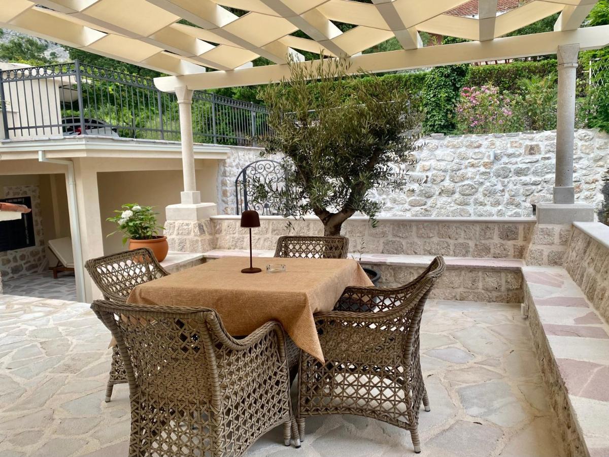 Apartment Caserma Kotor Luaran gambar